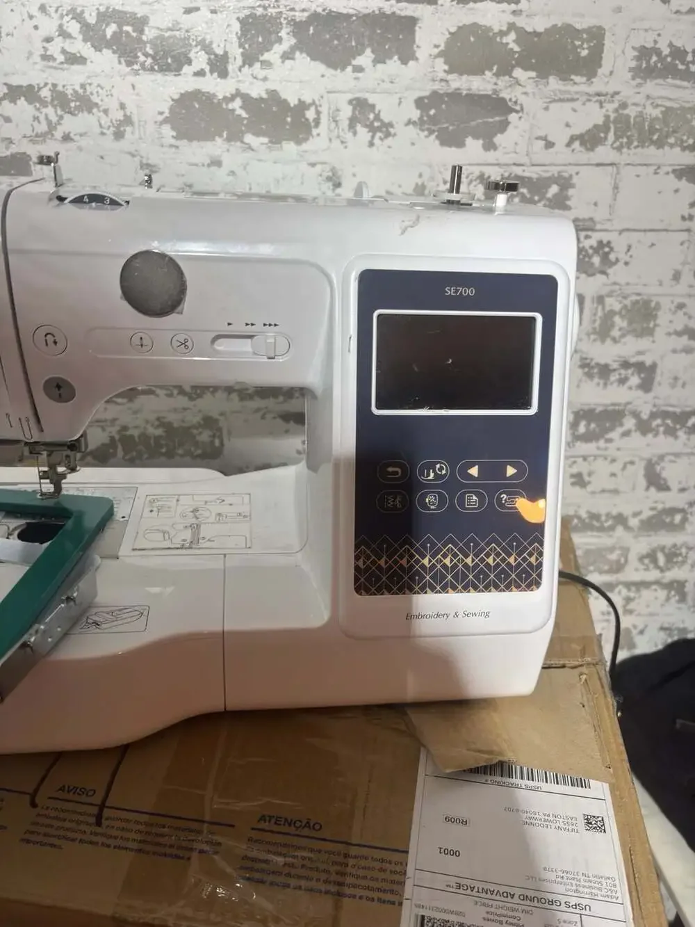 Brother SE700 Sewing &Embroidery Machine w/ Snap Magnetic Hoop & Artspira App - Picture 3 of 3